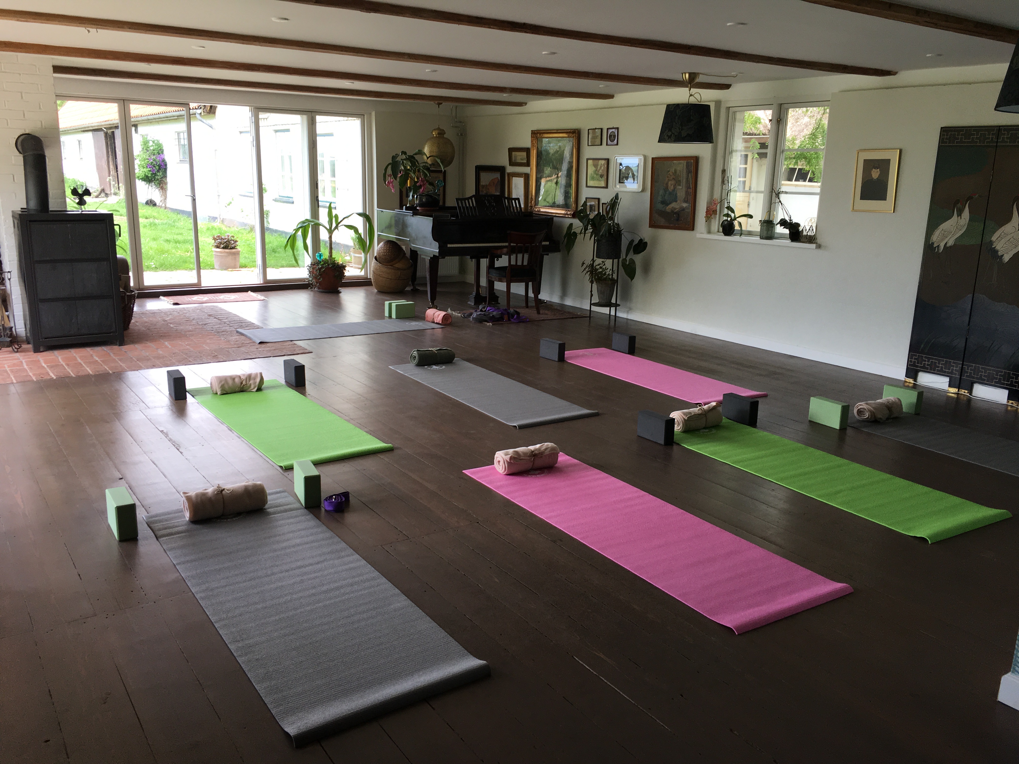 Pinse yoga retreat for alle niveauer på Hørhaven